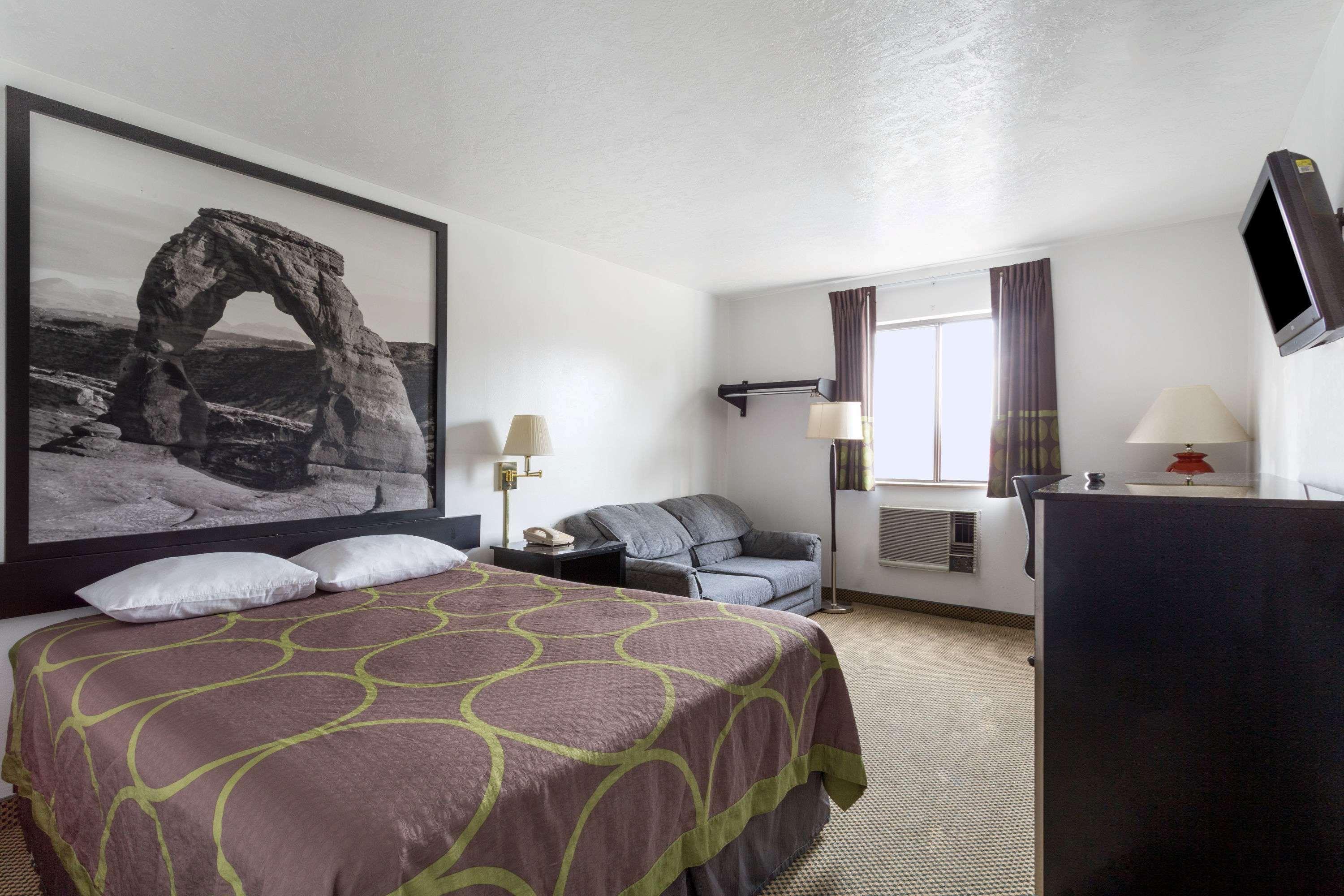 Super 8 By Wyndham Logan Hotell Eksteriør bilde