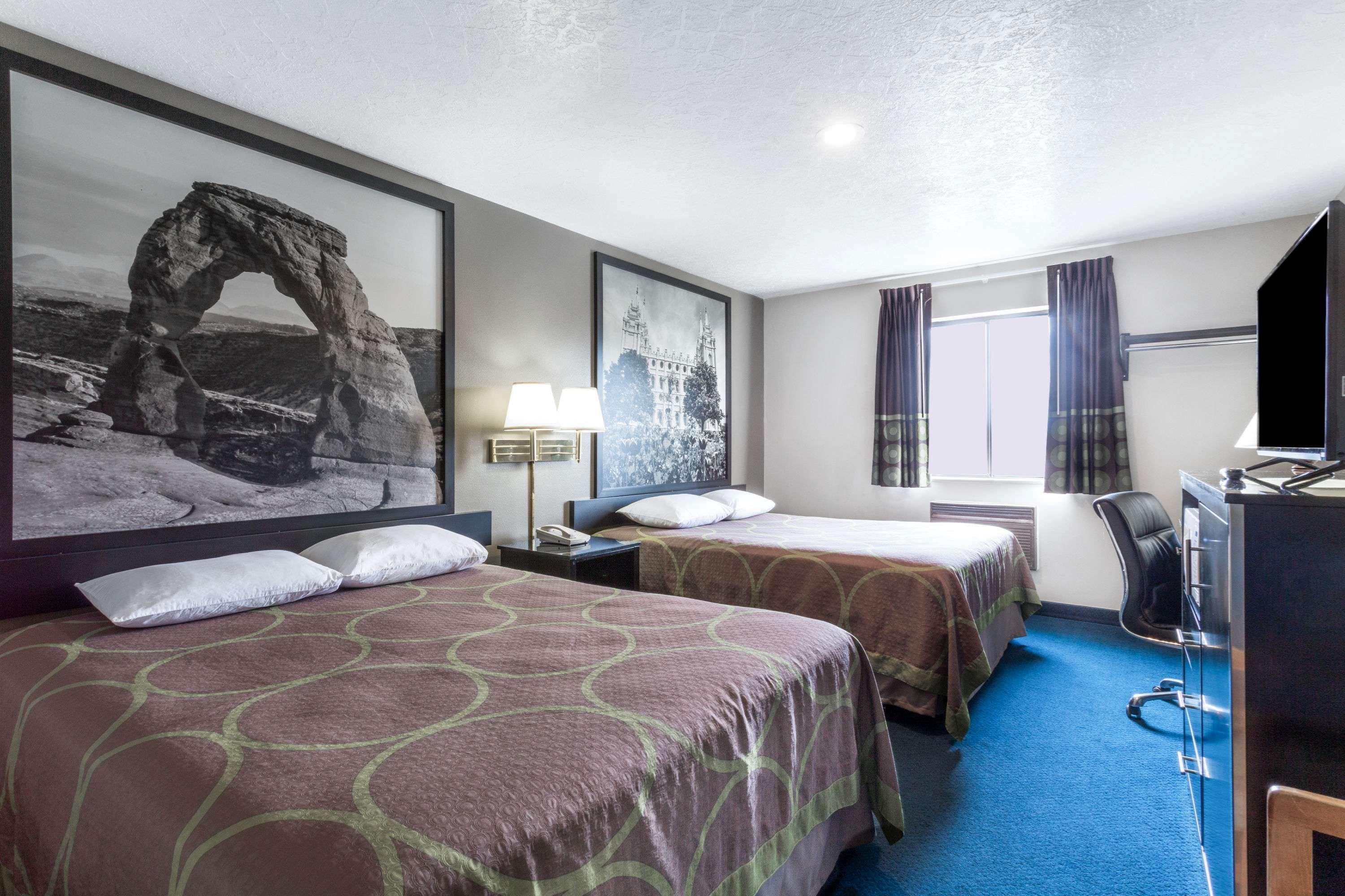 Super 8 By Wyndham Logan Hotell Eksteriør bilde